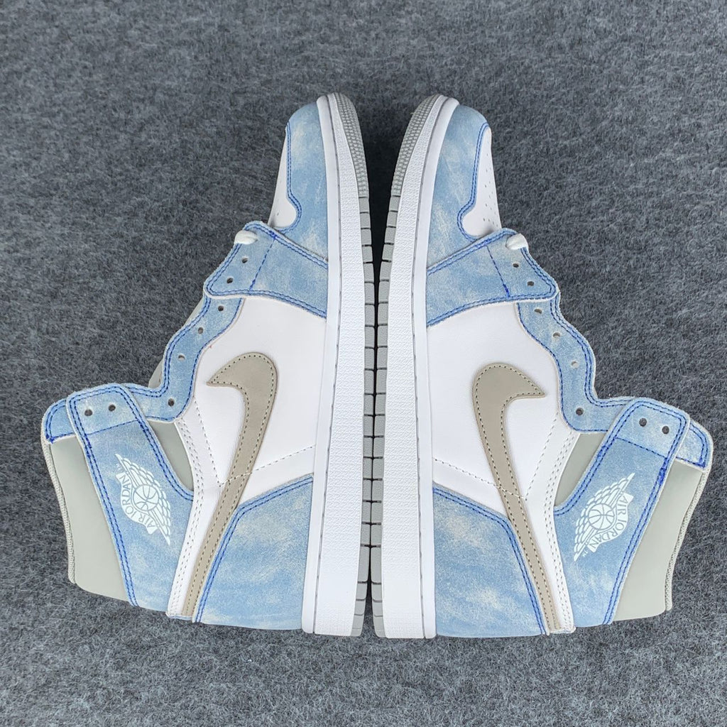 Jordan 1 Retro High OG Hyper Royal