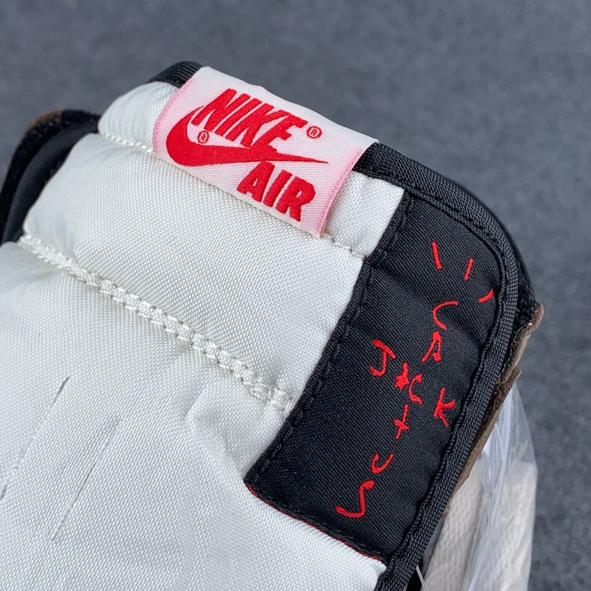 Travis Scott x Air Jordan 1 Retro High OG 'Mocha'