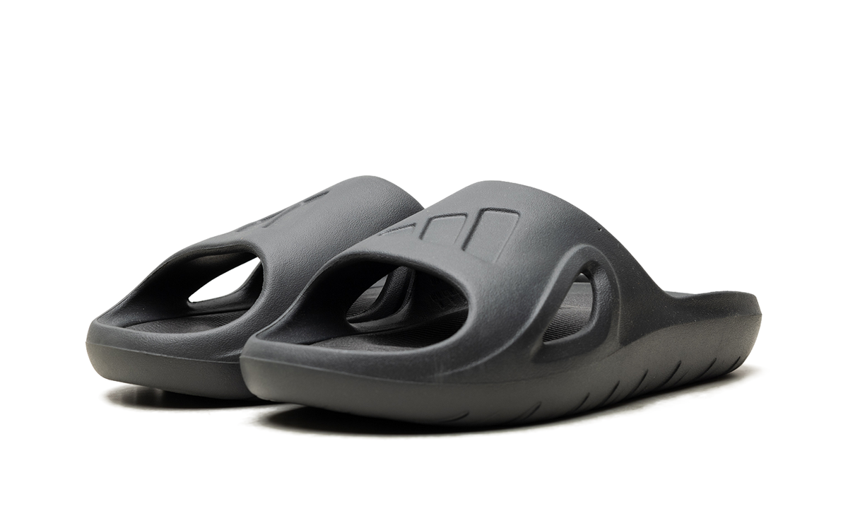 Adicane Slides "Carbon Core Black" HQ9915